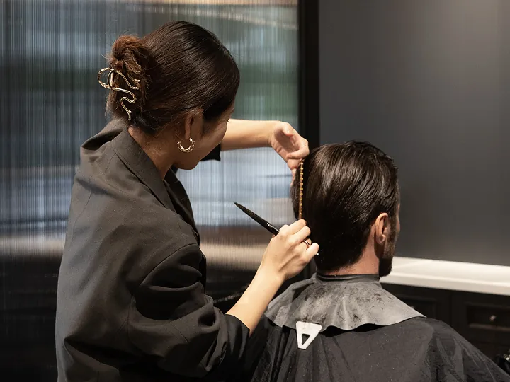 ジムで運動している様子